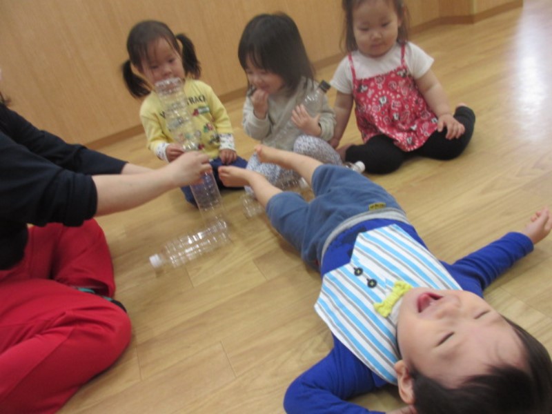 ★ 夢の砦 障害児と生きた鉱山の保育園の記録 / ひとなる保育ライブ Amazon.co.jp: 夢の砦 - 障害児と生きた鉱山の保育園の記録